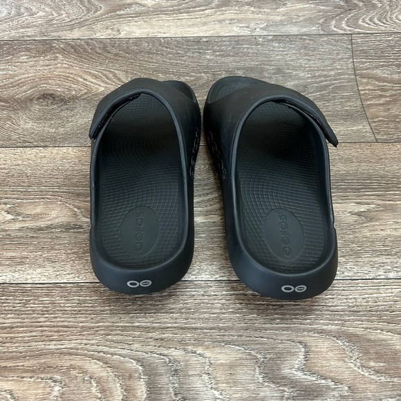 Oofos Ooahh Matte Black M7 W9 Sport Flex Slide Recovery Adjustable Hook & Loop - Picture 4 of 11